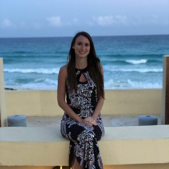 Meet your Posher, Danielle - Picture 1 of 1